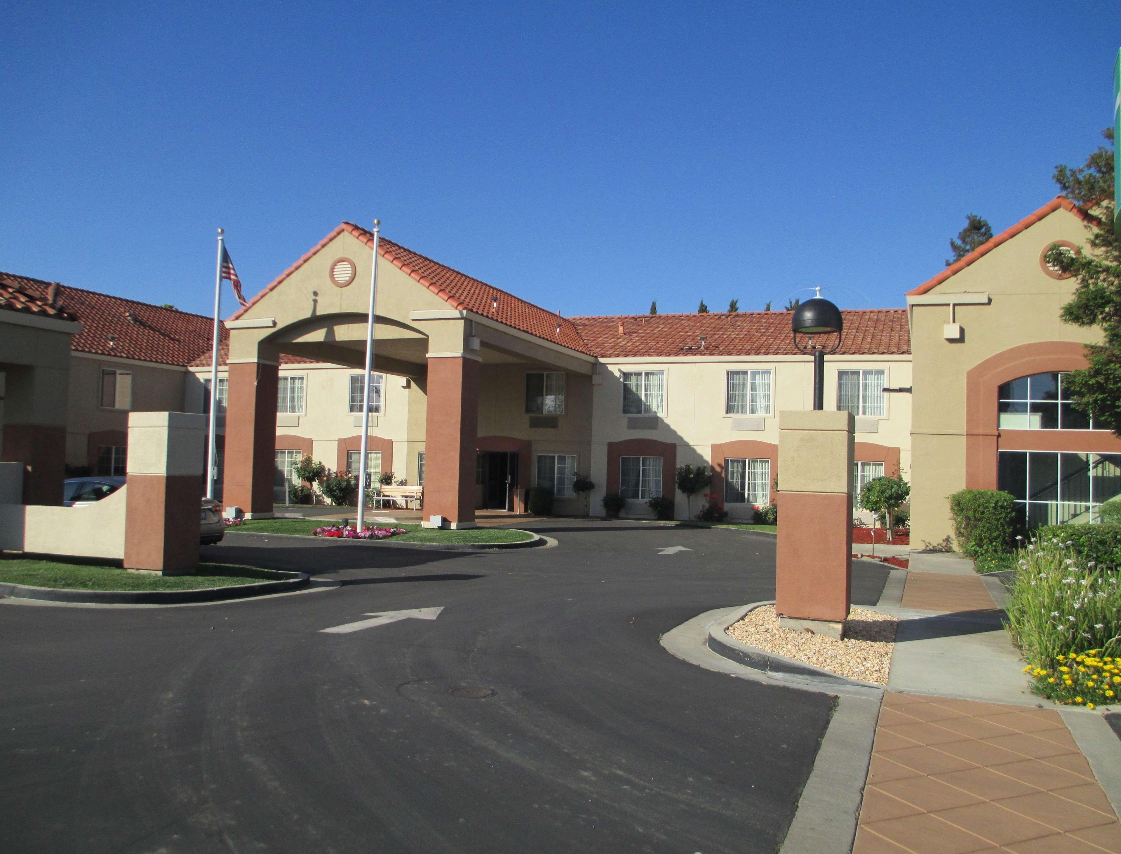 Best Western Brentwood Inn Екстериор снимка