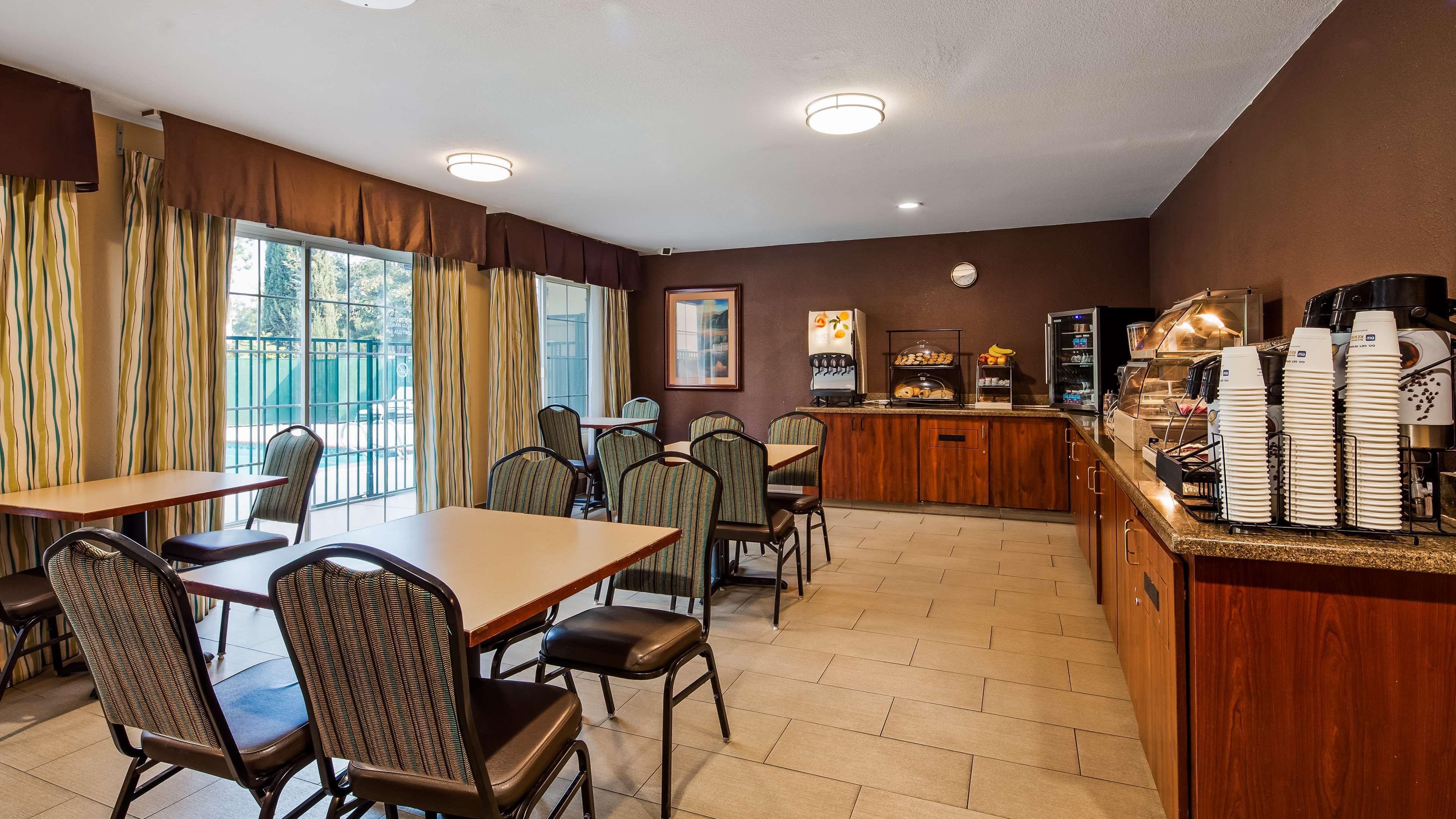 Best Western Brentwood Inn Екстериор снимка